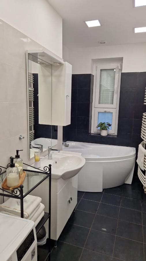 Martina Apartman Bekescsaba Bagian luar foto